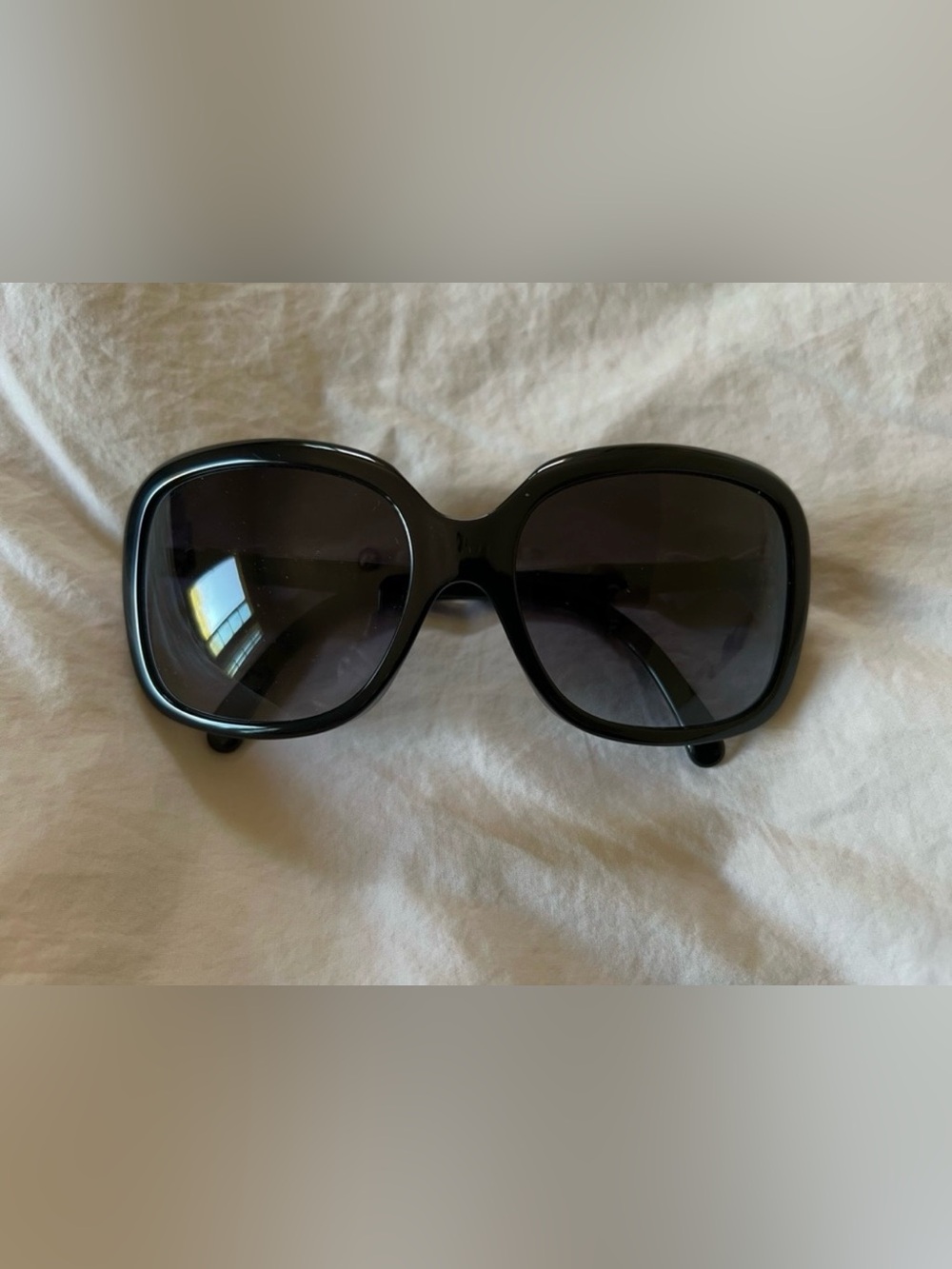 Classic Women's Oversized Black Sunglasses